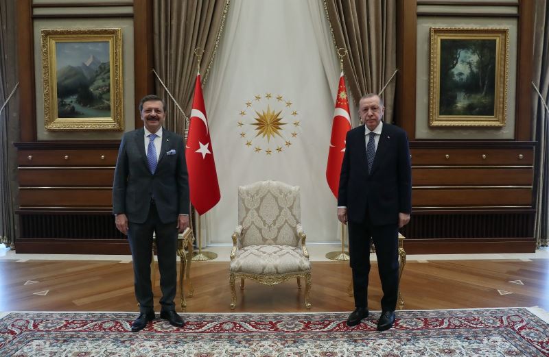 Cumhurbaşkanı Recep Tayyip Erdoğan, TOBB Başkanı Rifat Hisarcıkloğlu’nu Cumhurbaşkanlığı Külliyesi’nde kabul etti.
