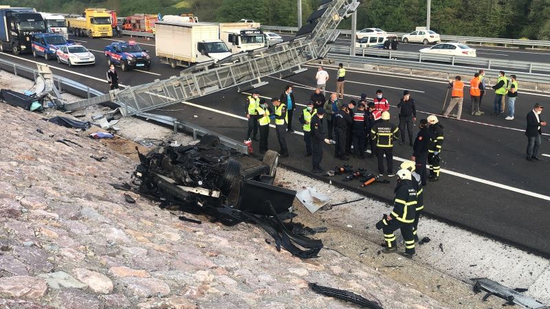 4 kişinin öldüğü kazada hurdaya dönen otomobilin şoförü izinliymiş
