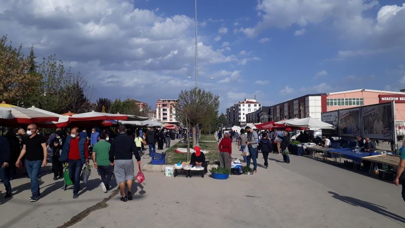 Merzifon’da kısıtlama öncesi alışveriş telaşı
