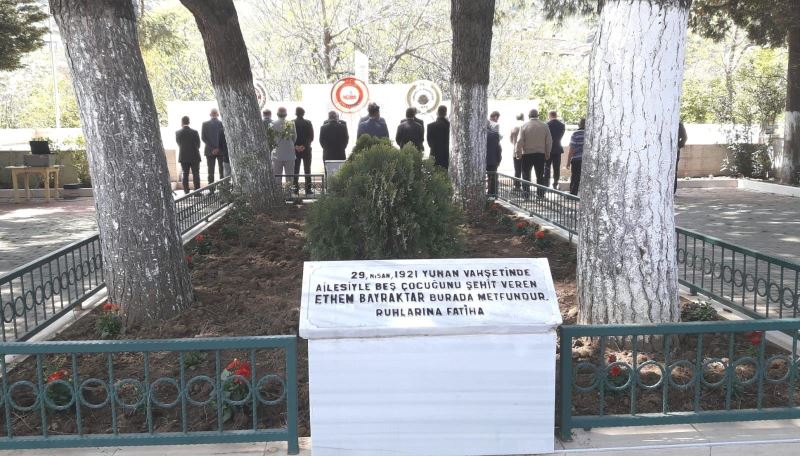 Yunan askerleri ile Ermeni ve Rum çetelerince katledilen 830 kişi törenle anıldı
