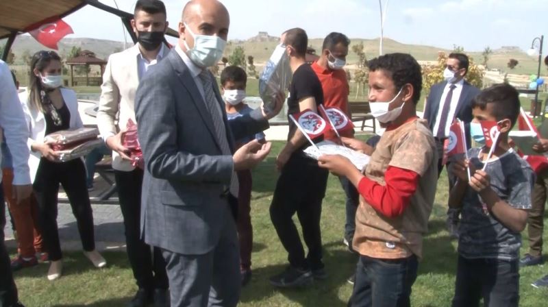 Mardin’de, Barış Pınarı harekat bölgesindeki çocuklar için 23 Nisan programı düzenlendi
