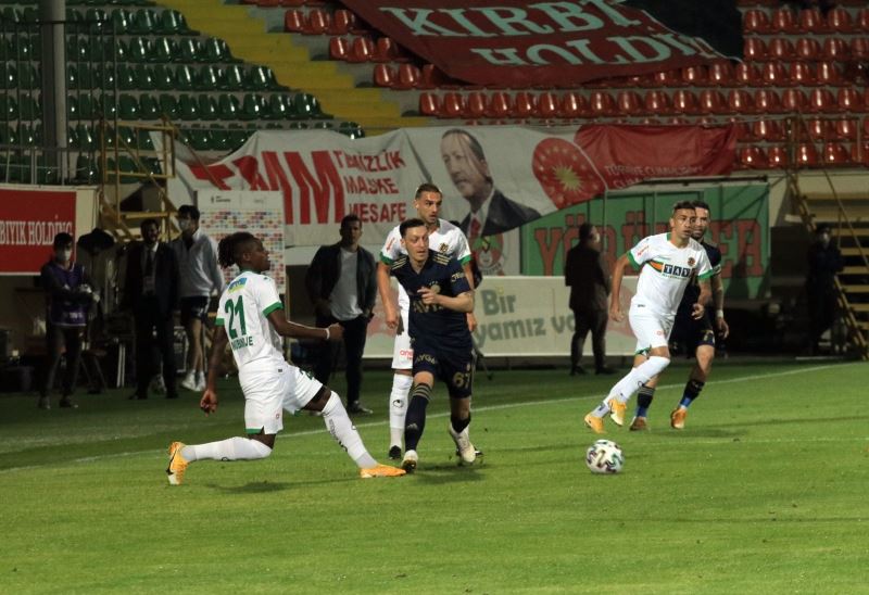 Süper Lig: Aytemiz Alanyaspor: 0 - Fenerbahçe: 0 (Maç devam ediyor)
