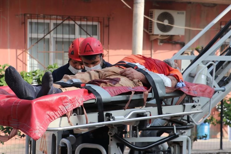 Kolunu spiral makinesine kaptıran vatandaşı itfaiye ekipleri kurtardı
