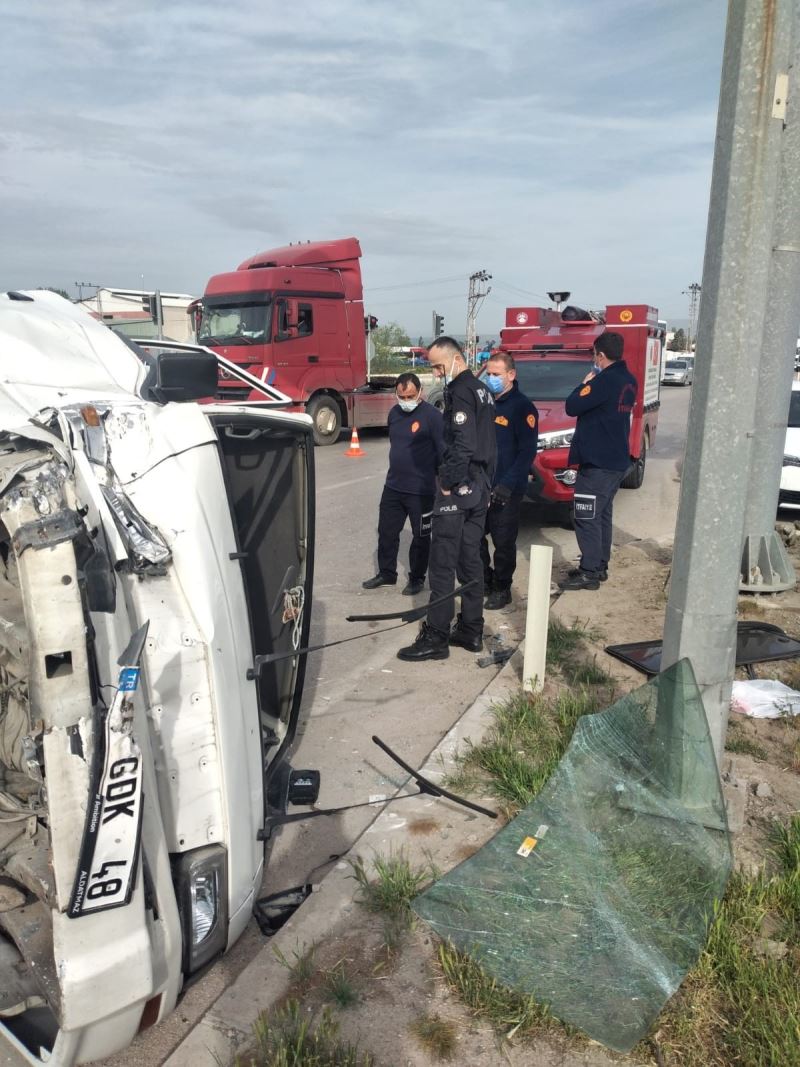 Amasya’da panelvan minibüs ile otomobil çarpıştı: 6 yaralı
