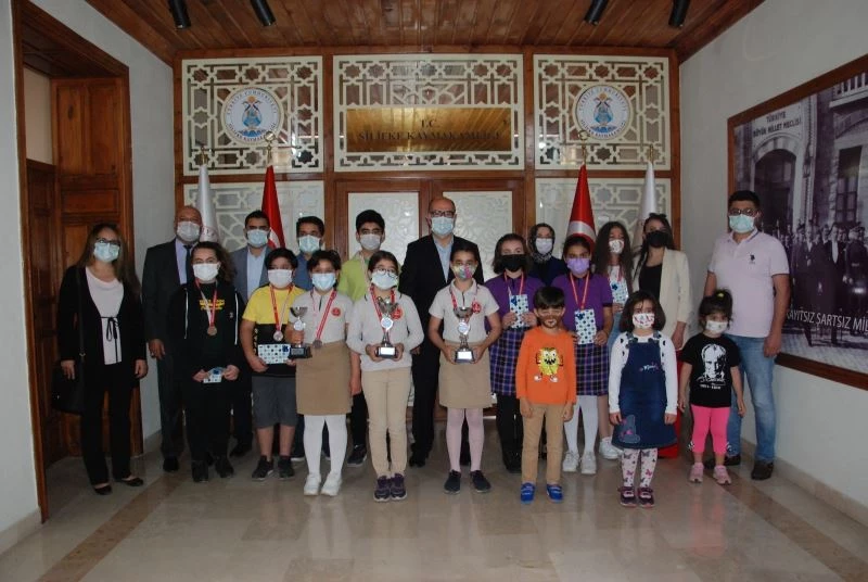 Silifke’de yarışmalarda dereceye giren öğrencilere ödülleri verildi
