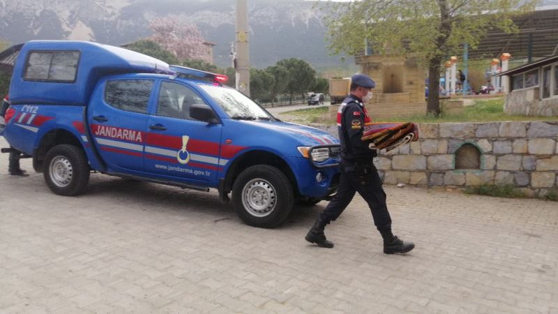 Caminin sabah çalınan kilimleri yatsı namazında geri geldi
