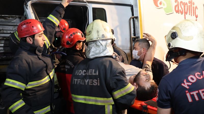 Kuzey Marmara Otoyolu’nda kamyon tıra çarptı: 1 yaralı
