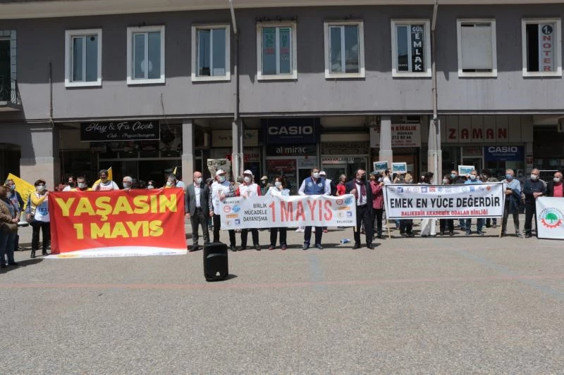 1 Mayıs’ı işçi ve memurlar ayrı ayrı kutladı
