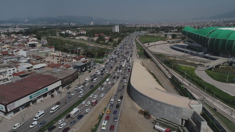 Bursa’da kısıtlamaya saatler kala şehir trafiği de kilit
