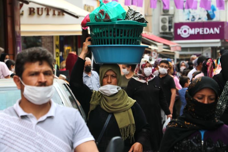 Adanalılar giyim mağazalarına koştu