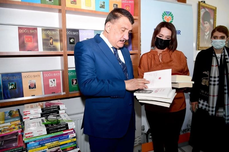 Malatya Büyükşehir’den “bir kitap ta sen bağışla” kampanyası
