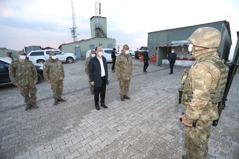 Kaymakam Solak Mehmetçikle iftar açtı
