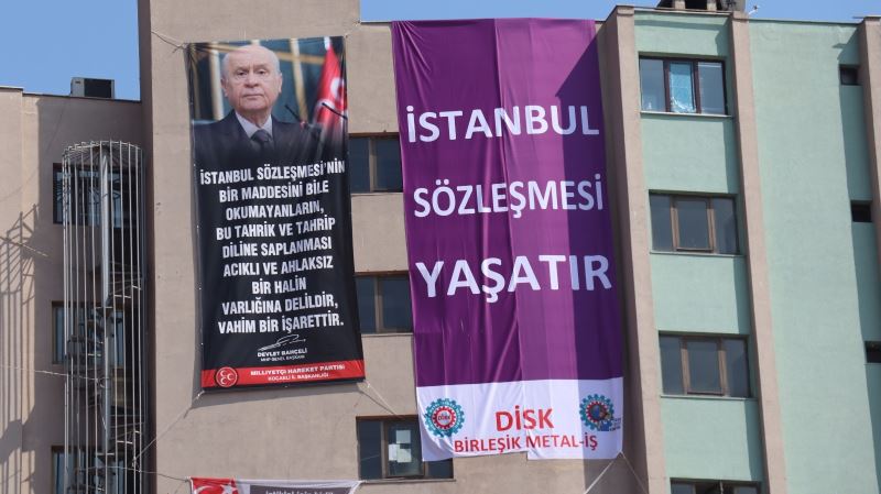 İstanbul Sözleşmesi tartışmaları afişlere yansıdı
