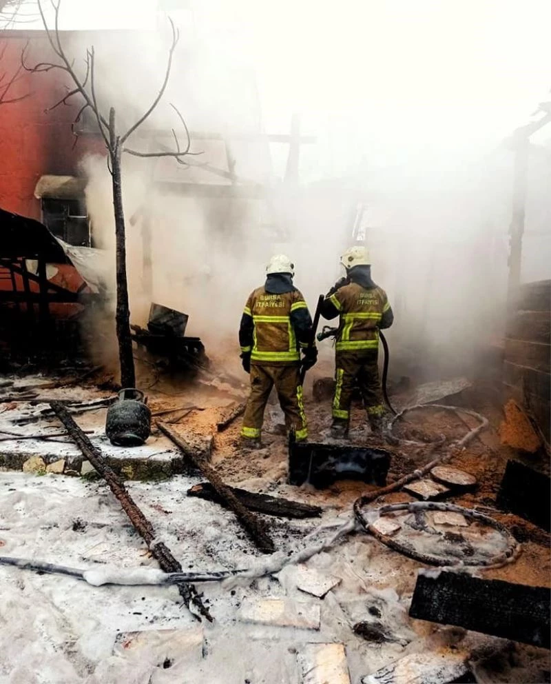 Odunluk küle döndü
