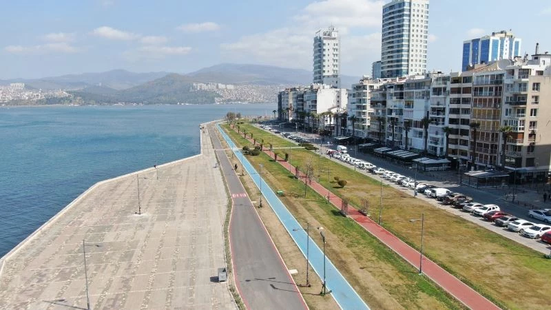 Kırmızıya dönen İzmir’de cumartesi günü yine sokaklar boşaldı
