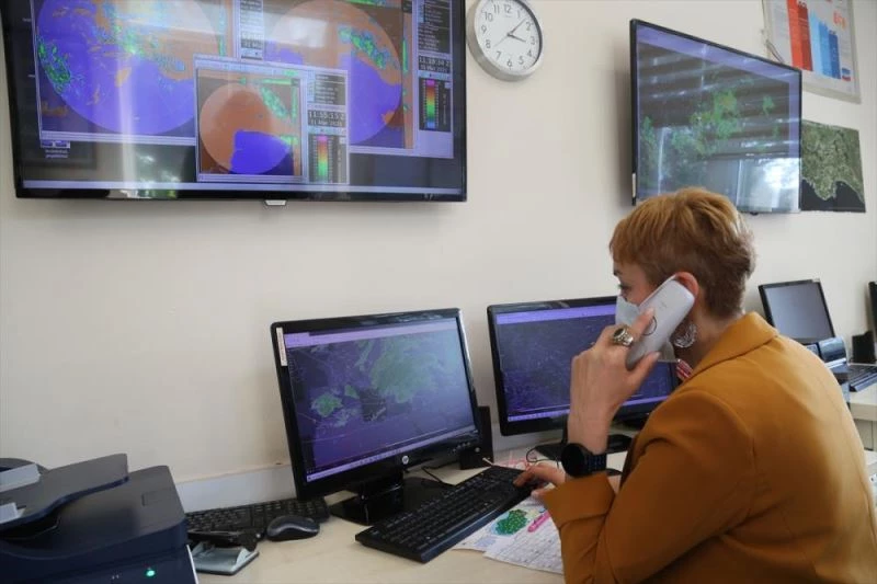 Çamaşır asacağı için havanın nasıl olacağını merak eden de meteoroloji müdürlüğünü arıyor