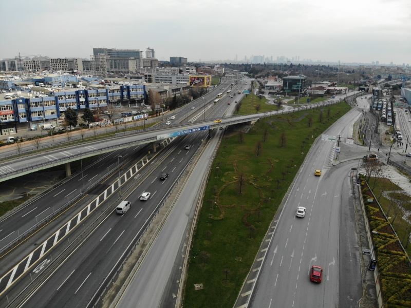 İstanbul’da yollar, kısıtlama kararıyla boş kaldı
