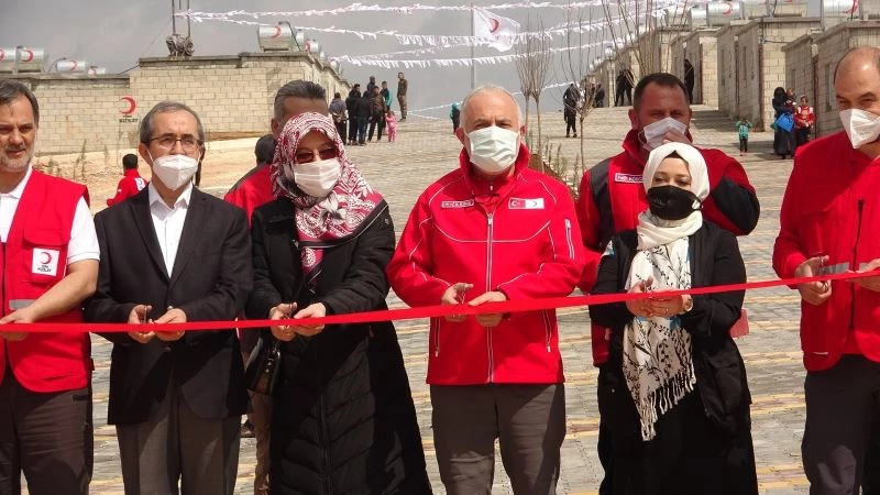 Kızılay İdlib’de yapımını tamamladığı 748 briket evi ihtiyaç sahiplerine teslim etti
