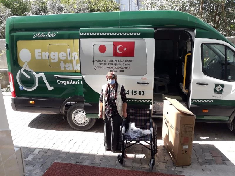 Tekerlekli sandalyeler hak sahiplerine teslim ediliyor
