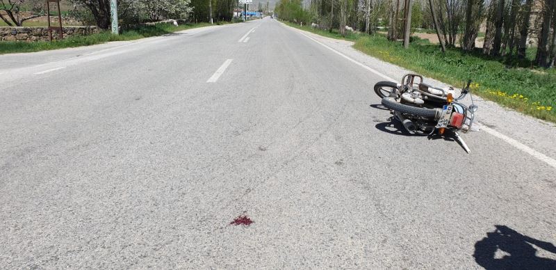 Şuhut’ta otomobil ile motosiklet çarpıştı: 1 yaralı
