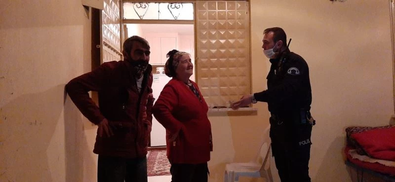 Haber alınamayan kadın bağ evinden çıktı, polisle diyaloğu yürekleri ısıttı
