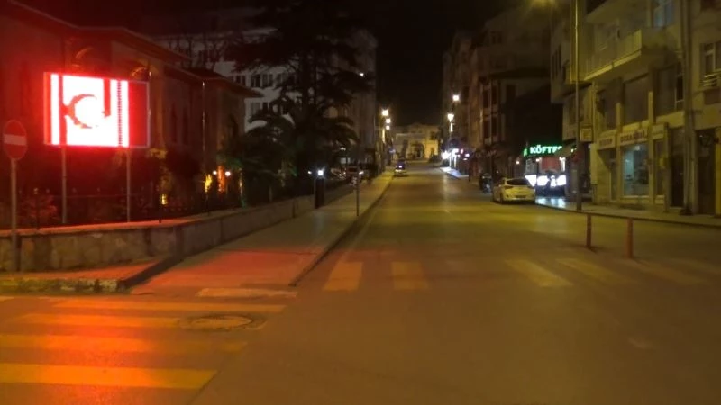 Sinop’ta tam kapanmayla sokaklar boşaldı
