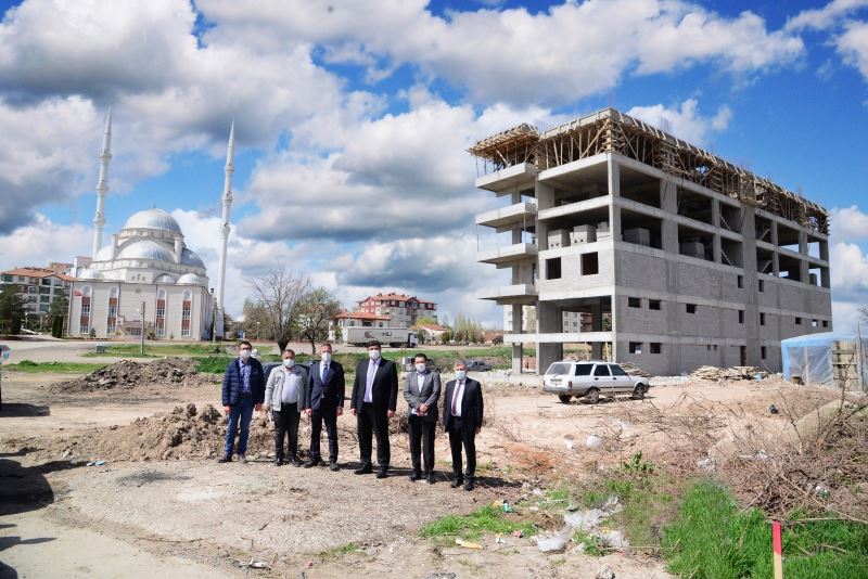 Satıkadın Mahalle Kültür Evi’nde kollar sıvandı
