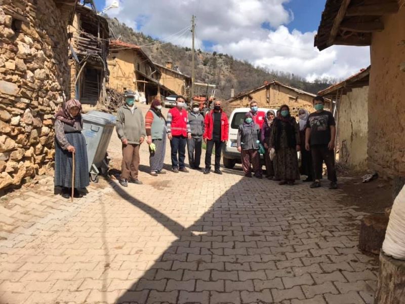 Kızılay’dan Köylerde ihtiyaç sahibi ailelere yardım eli
