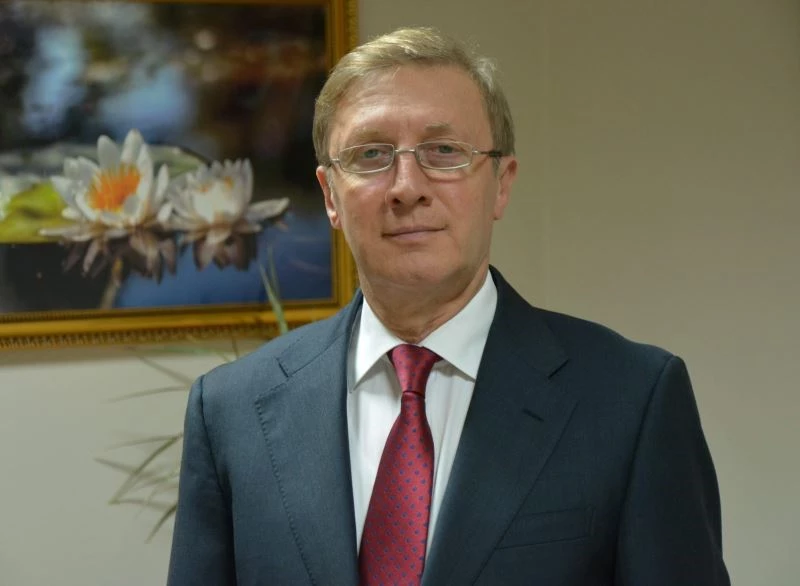 Çocuğunuz telefona çok fazla bakıp kambur olmasın
