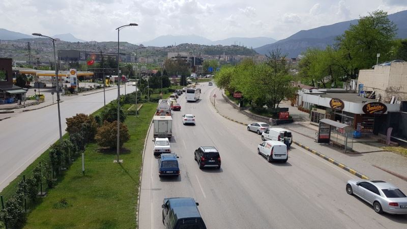 Tam kapanmanın ilk günündeki araç trafiği normal günleri aratmadı
