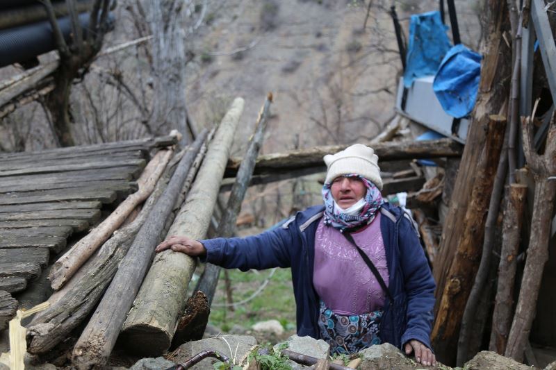 Artvin Ortaköy’de evi yanan yaşlı kadın 