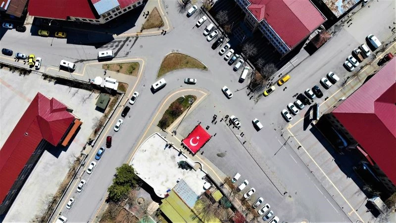 103 amiralin bildirisine Türk bayraklı tepki
