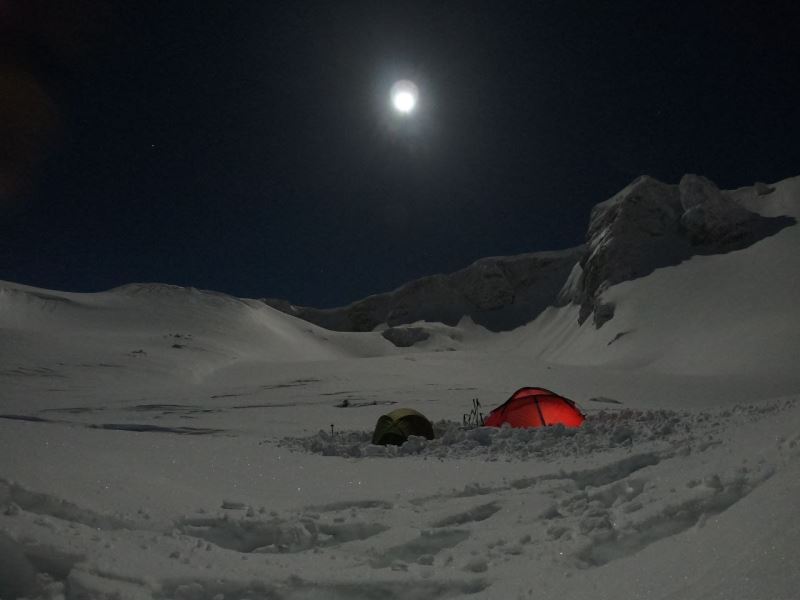 Bursalı dağcılardan Uludağ’da dolunay altında kamp
