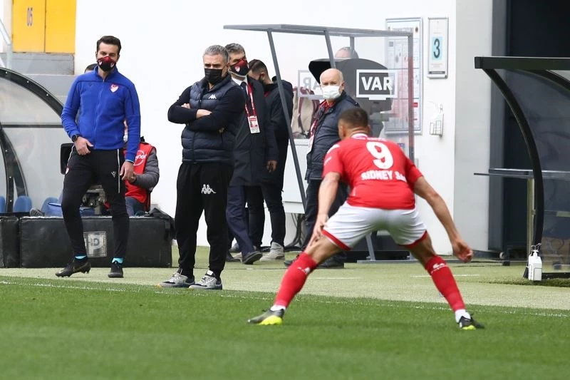 Ersun Yanal: “Rakibimizin girdiği bir pozisyon bizi bugün puansız bıraktı”