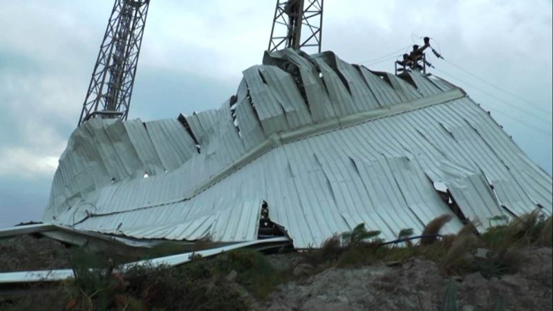 Bodrum’daki fırtına tonlarca ağırlıktaki çatıyı metrelerce uçurdu
