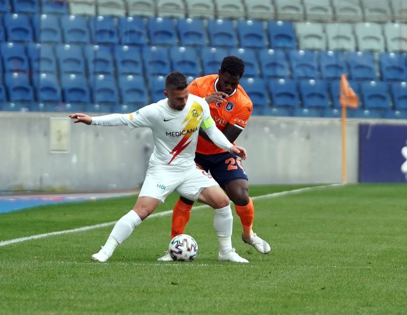 Süper Lig: Medipol Başakşehir: 1 - Yeni Malatyaspor: 0 (İlk yarı)