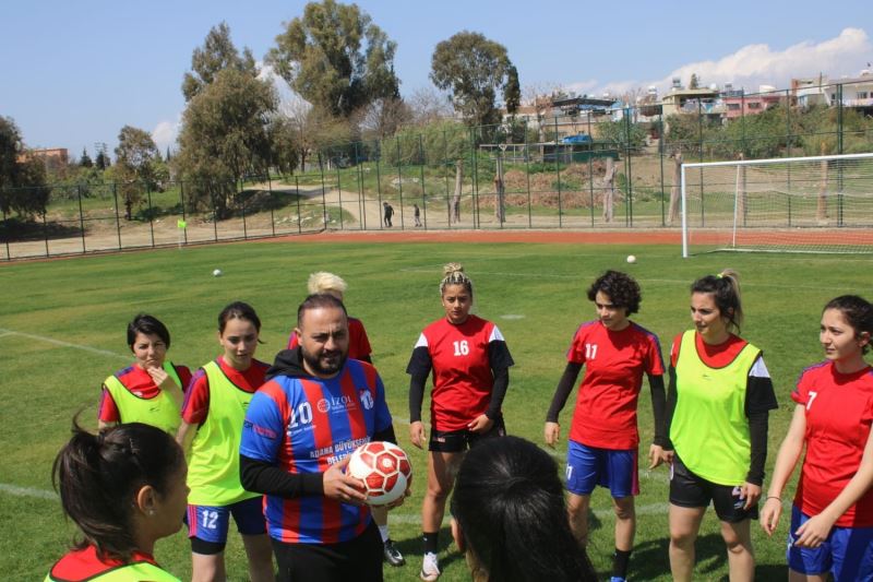 Hasan Şaş’tan kadın futbolculara teknik direktörlük sözü
