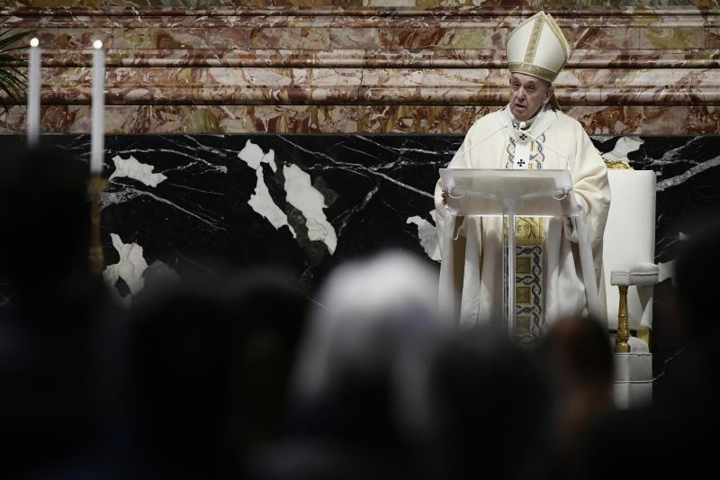 Papa: “Pandemide yaşanan yoksulluğa rağmen silahlara para yatırmak skandaldır”
