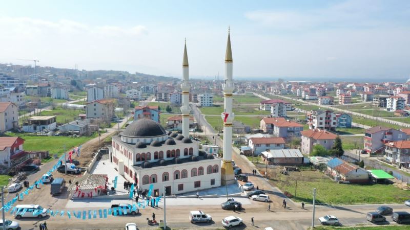Başiskele Mehmed Akif Ersoy Camii dualarla ibadete açıldı
