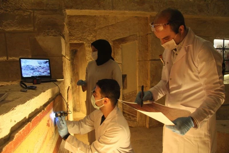 Tarih doktorları iş başında
