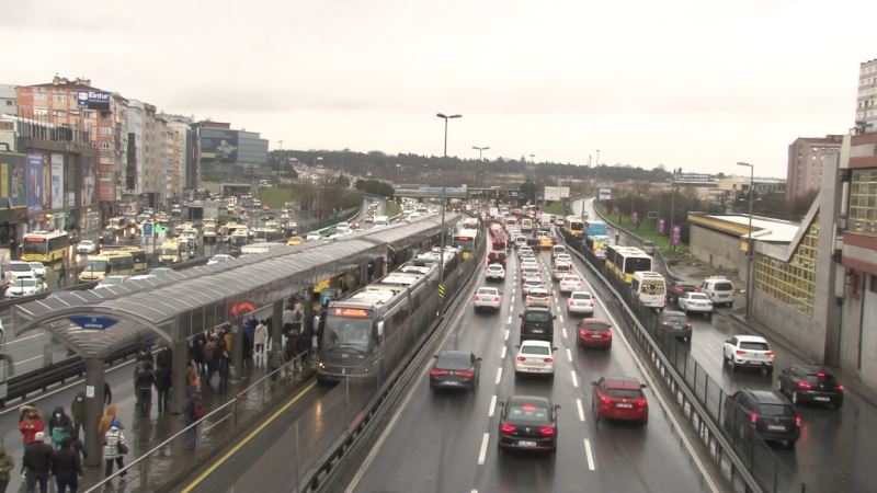 İstanbul’da kısıtlama bitti, trafik yoğunluğu yüzde 75’i aştı
