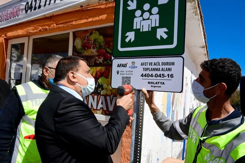 Doğal afet ve acil durumlar için toplanma alanları işaretleniyor

