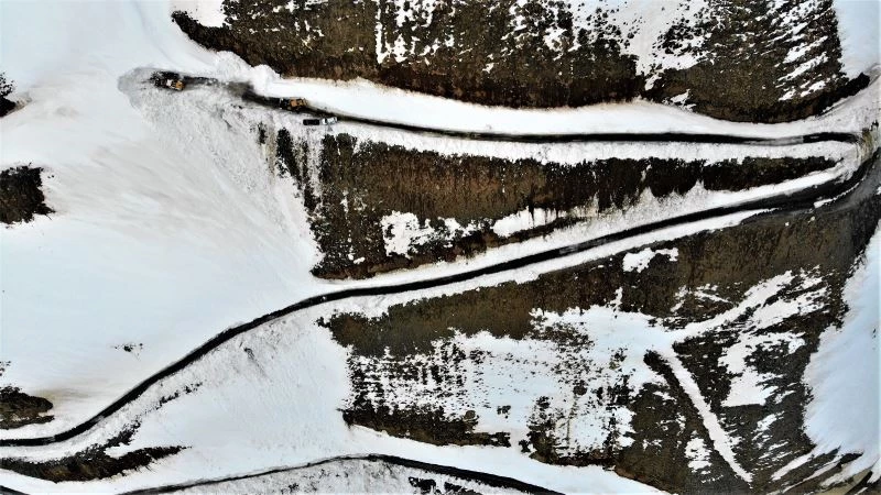 Batıda bahar Muş’ta karla mücadele
