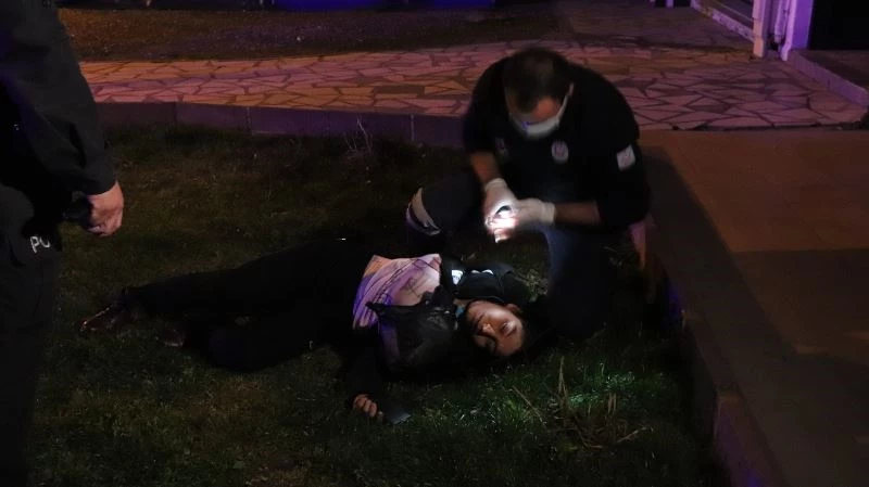 Kumar oynarken basılan kadın 2. kattan atlayıp yaralandı...Eşi elbiselerini parçaladı
