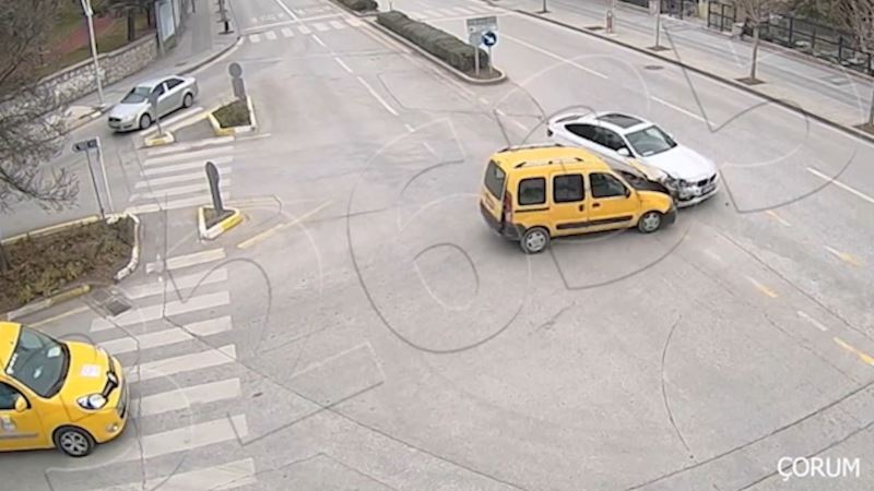 Çankırı, Çorum ve Kırıkkale’deki trafik kazaları KGYS kamerasında
