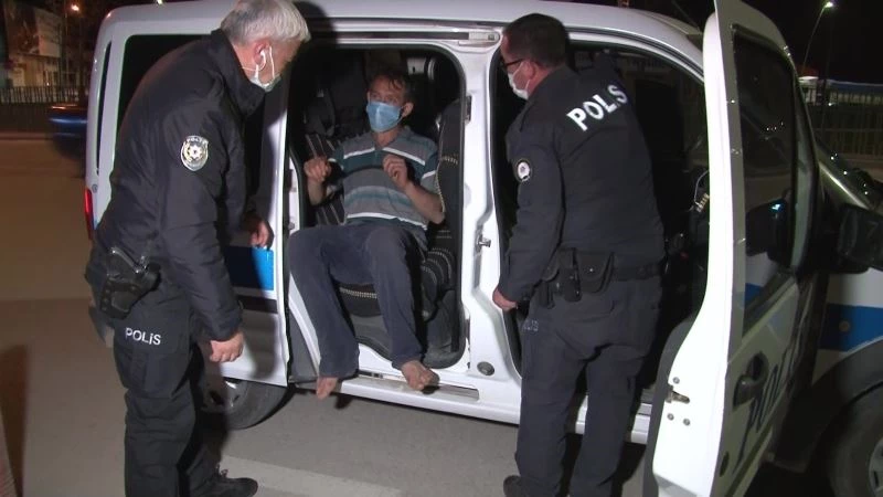 Ayakkabısına kadar gasp edildi, 1 kilometre boyunca yardım eli aradı
