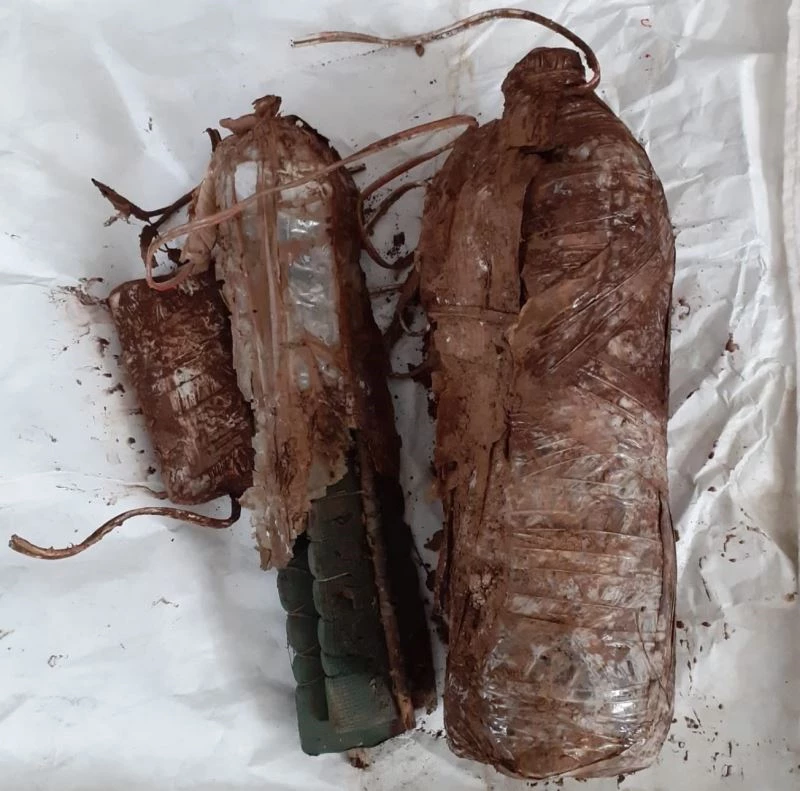 Bitlis kırsalında teröristlerce toprağa gizlenmiş 4 adet EYP ele geçirildi
