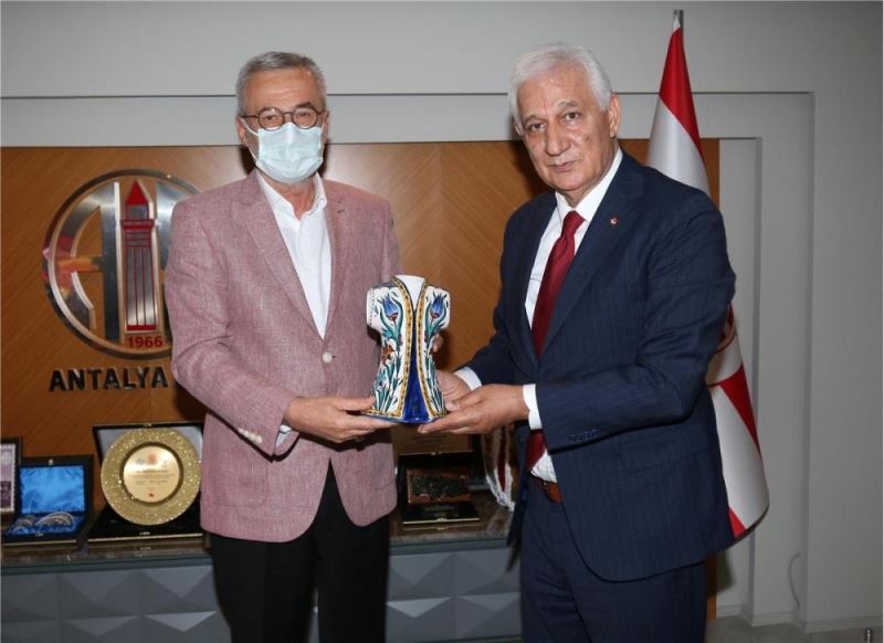 TÜFAD Genel Başkanı İsmail Dilber, Antalyaspor Kulübü Başkanı Mustafa Yılmaz