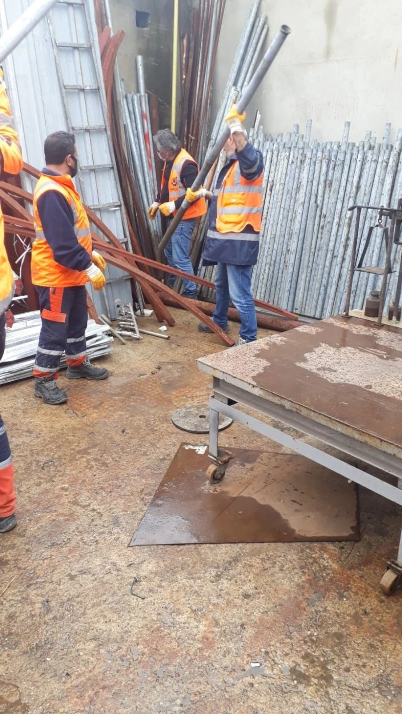 Kırklareli otoyolunda 764 galvaniz direği çalındı
