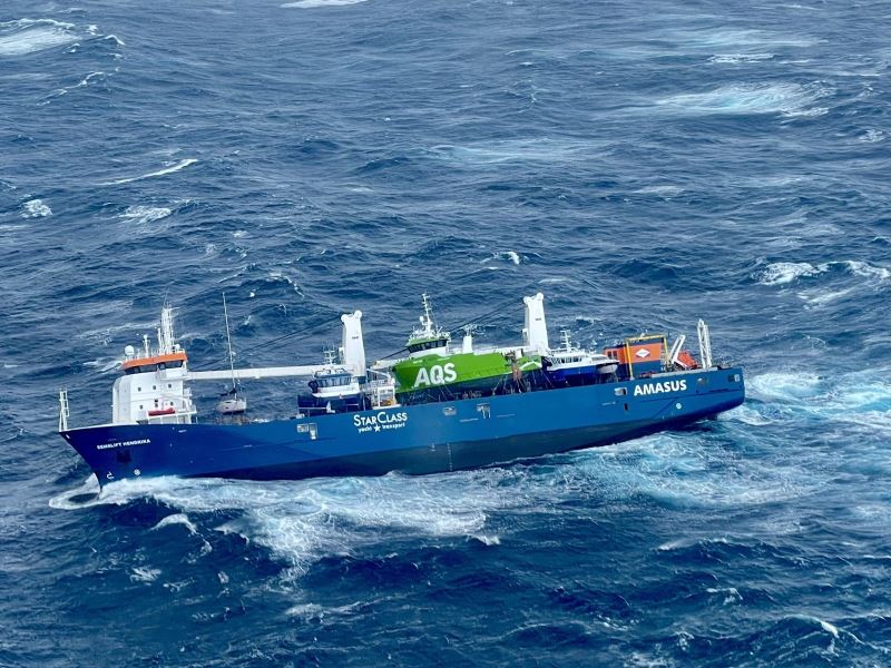 Hollanda bandıralı geminin mürettebatı helikopterle kurtarıldı
